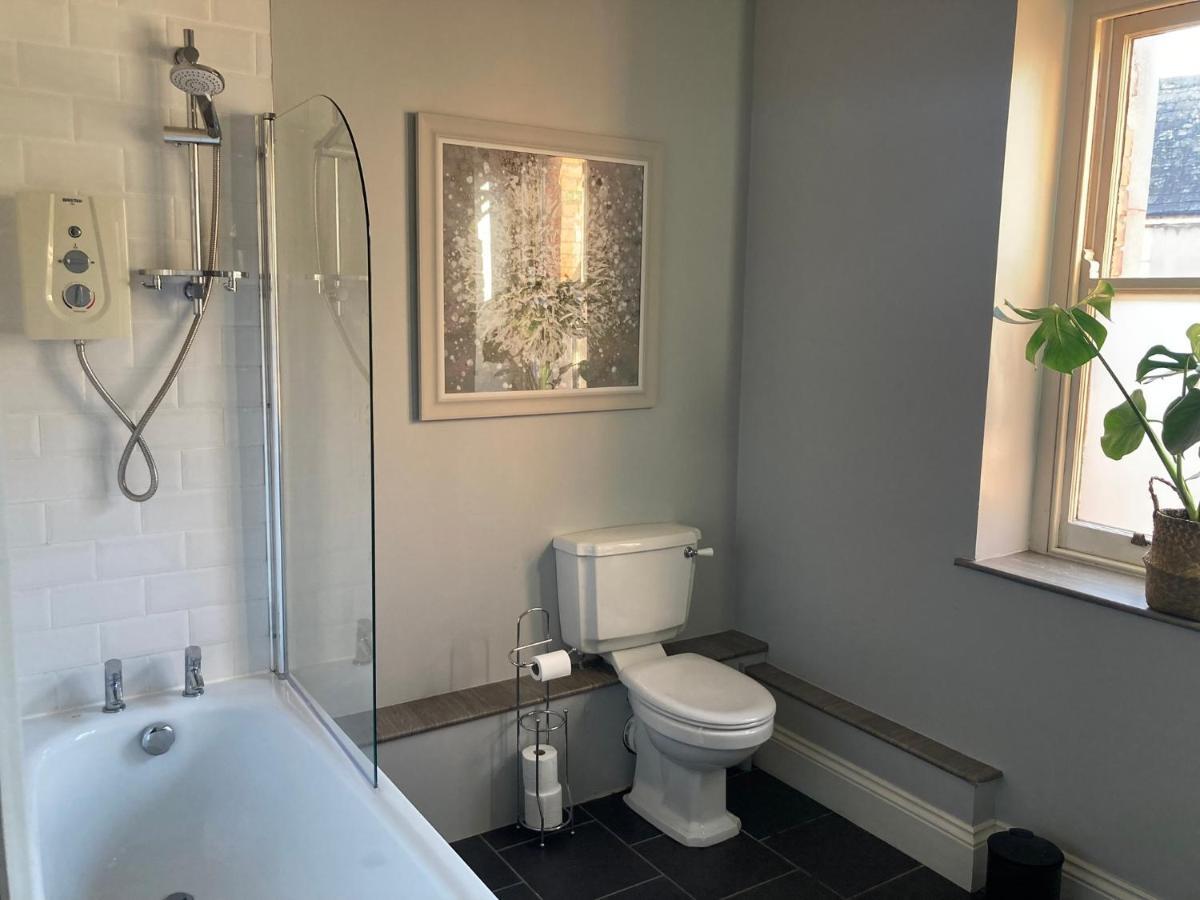 Stylish Flat In Yeovil Somerset Exterior photo