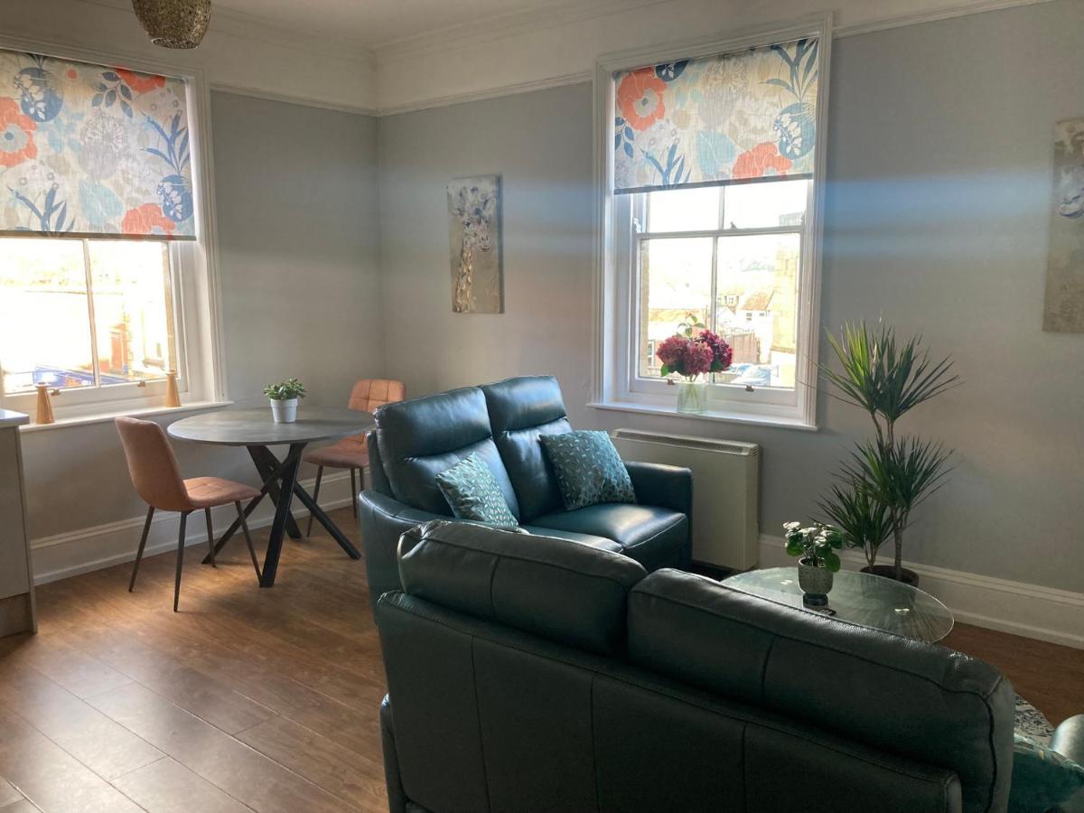 Stylish Flat In Yeovil Somerset Exterior photo